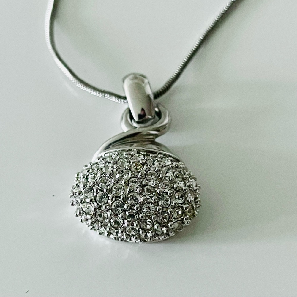 ARTISTRY Limited Edition Austrian Crystal Necklace & Earrings Set | Mid-2000s - Picture 3 of 8